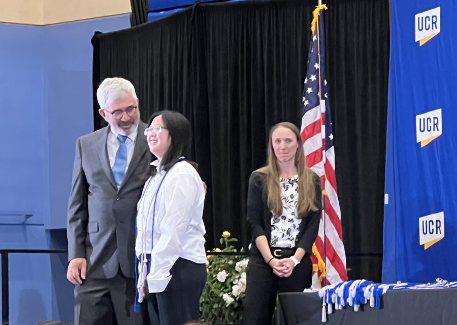 Helen Huang receives Honors cords